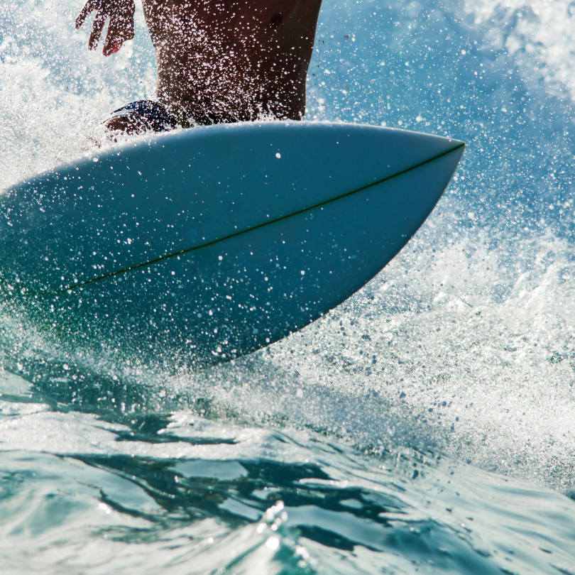 Alquiler Surf Zarautz — Tabla de Surf, Neopreno y SUP