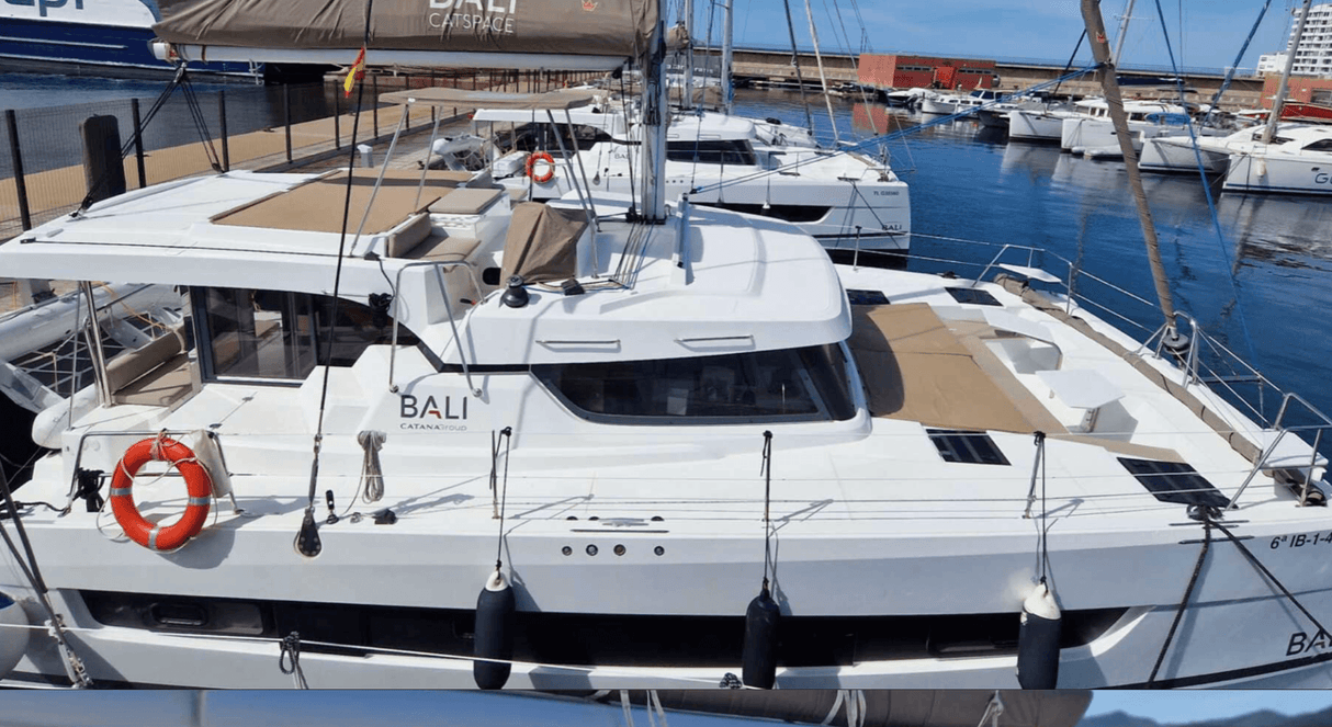 Alquiler Catamarán Bali Catspace — Ibiza